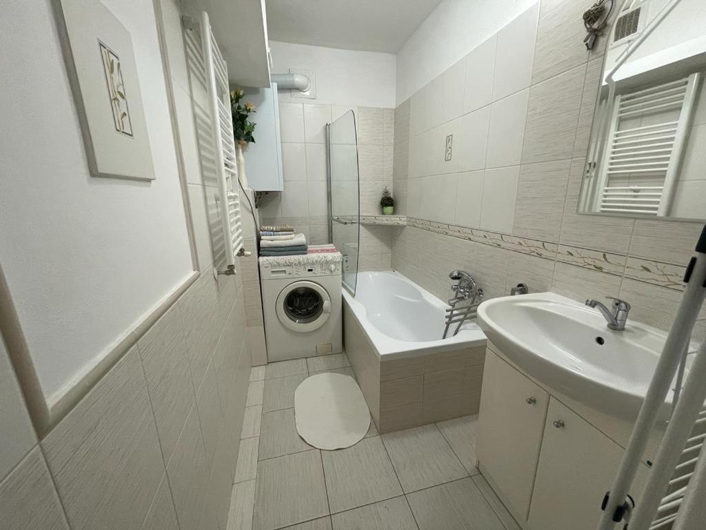 Attic Flat In The Center Apartment Братислава Екстериор снимка